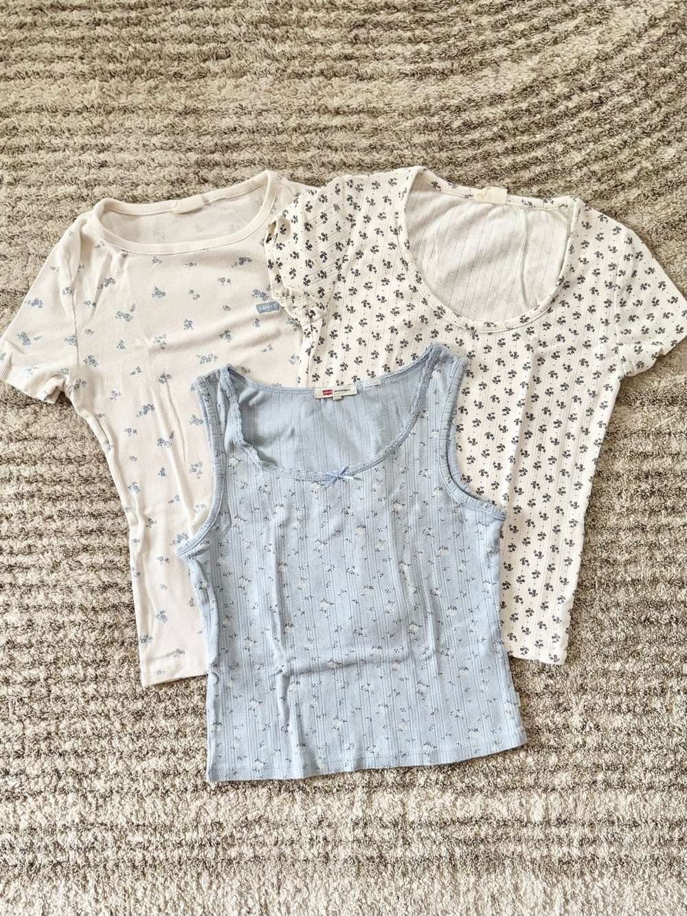 Leviβs Dainty Floral Tank and Tees Set